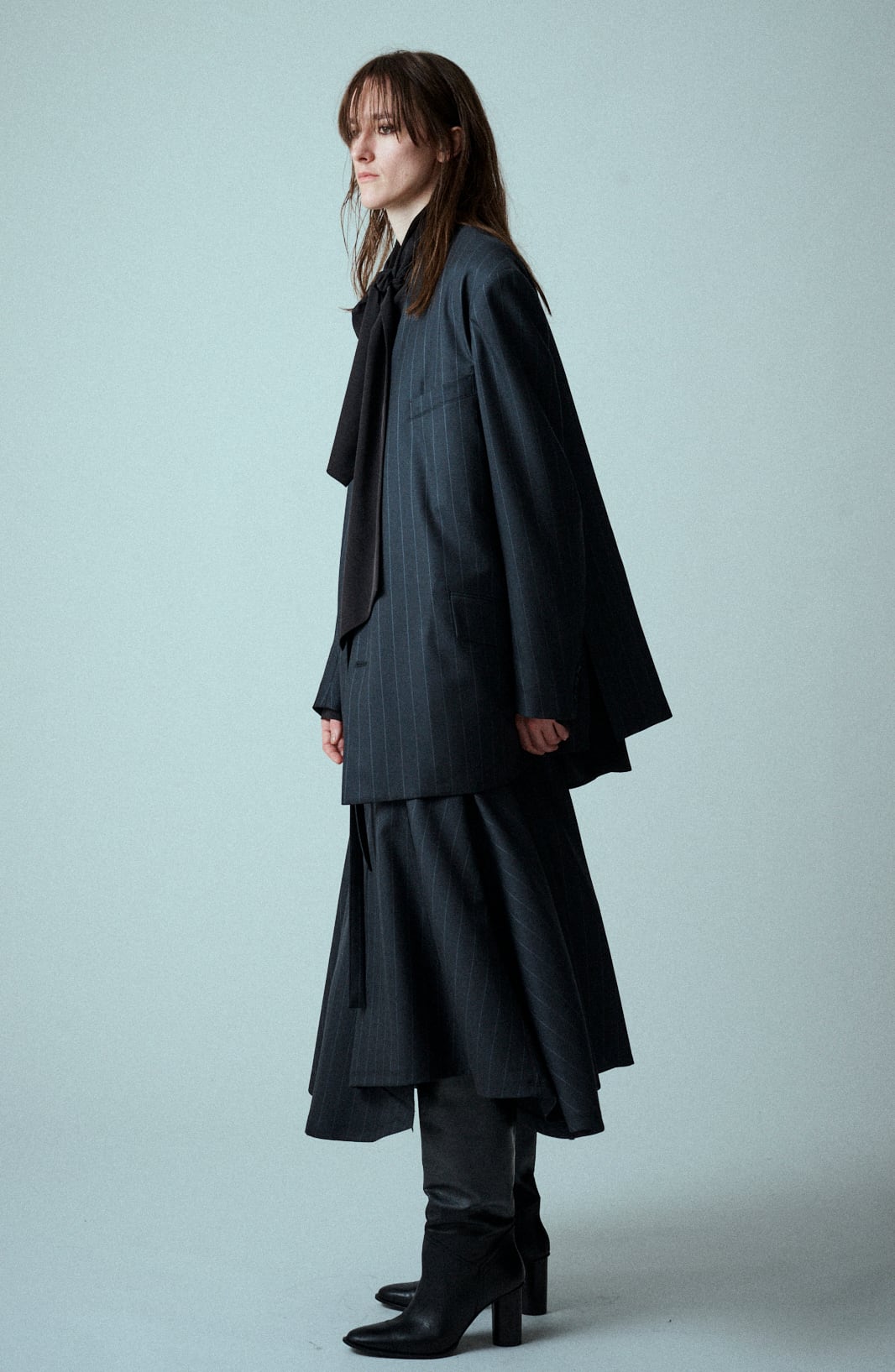 UJOH Belted Collarless Pinstripe Blazer | Black