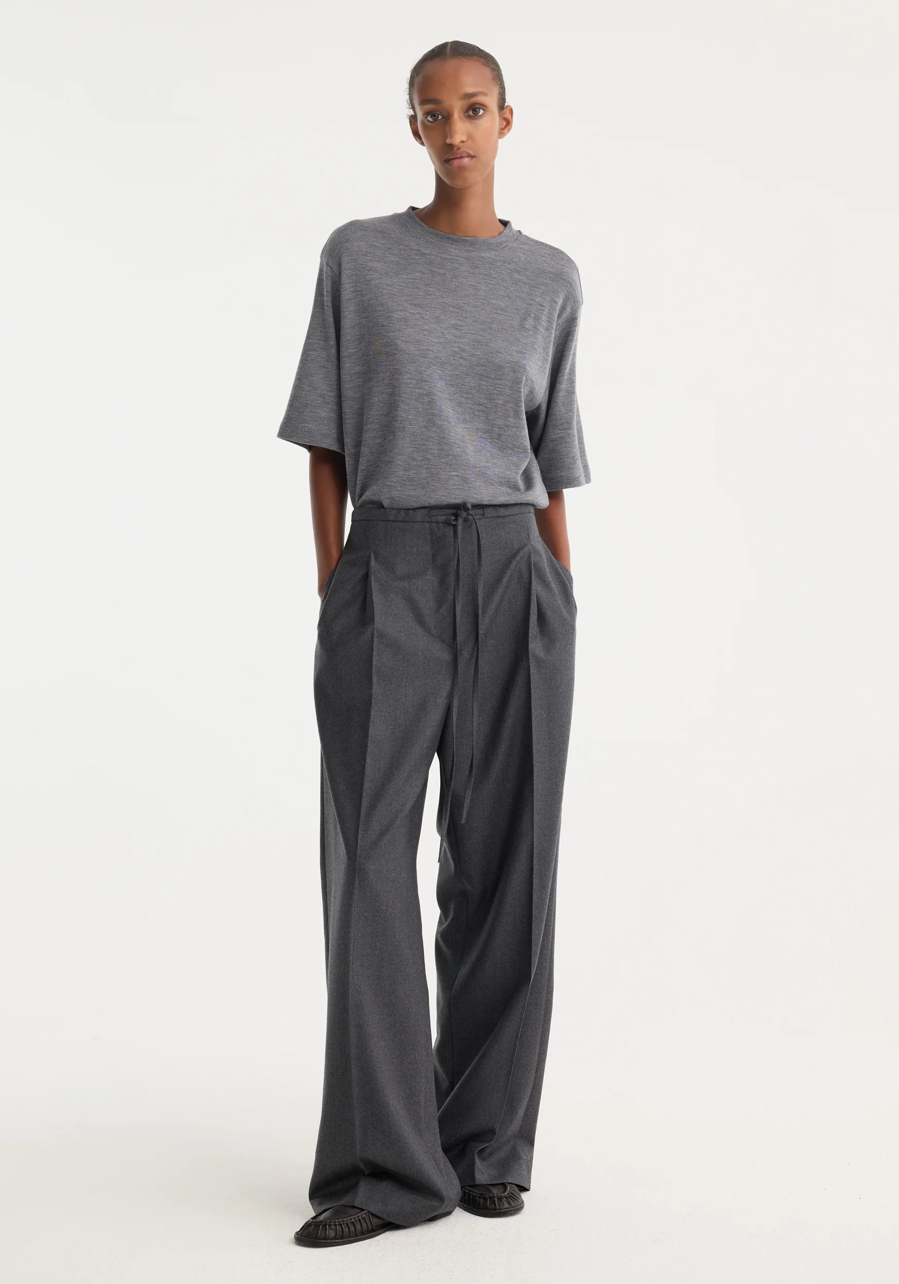 Róhe Relaxed Soft Wool Trousers | Dark Grey Melange