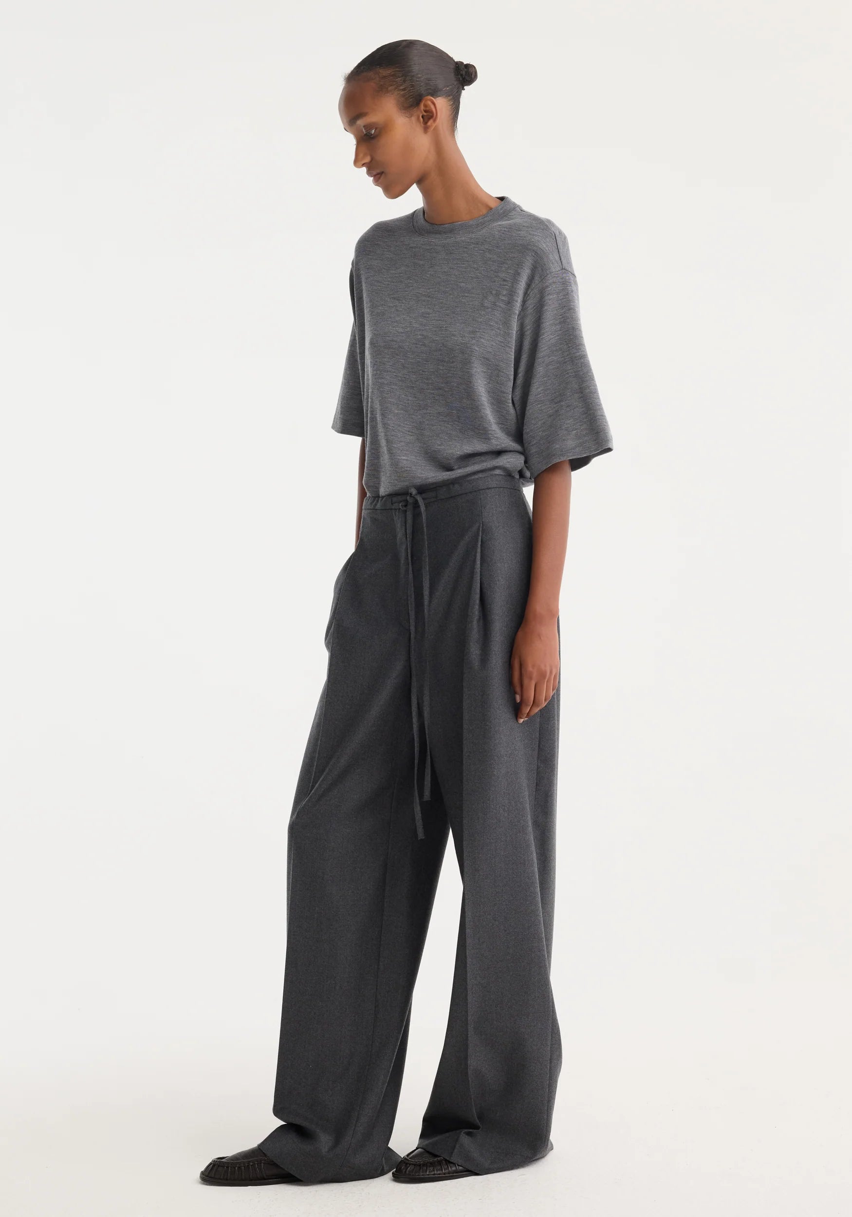 Róhe Relaxed Soft Wool Trousers | Dark Grey Melange