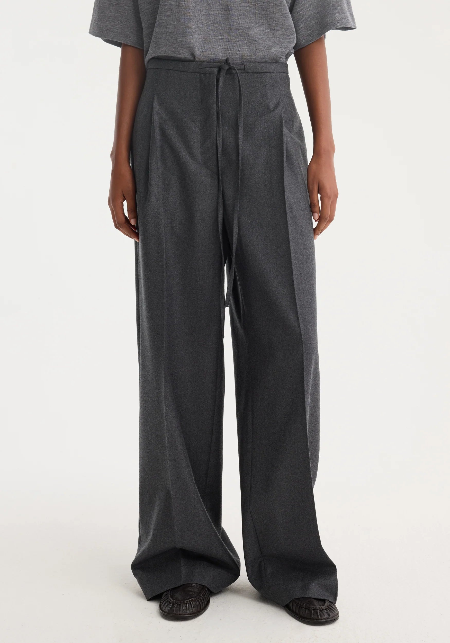Róhe Relaxed Soft Wool Trousers | Dark Grey Melange