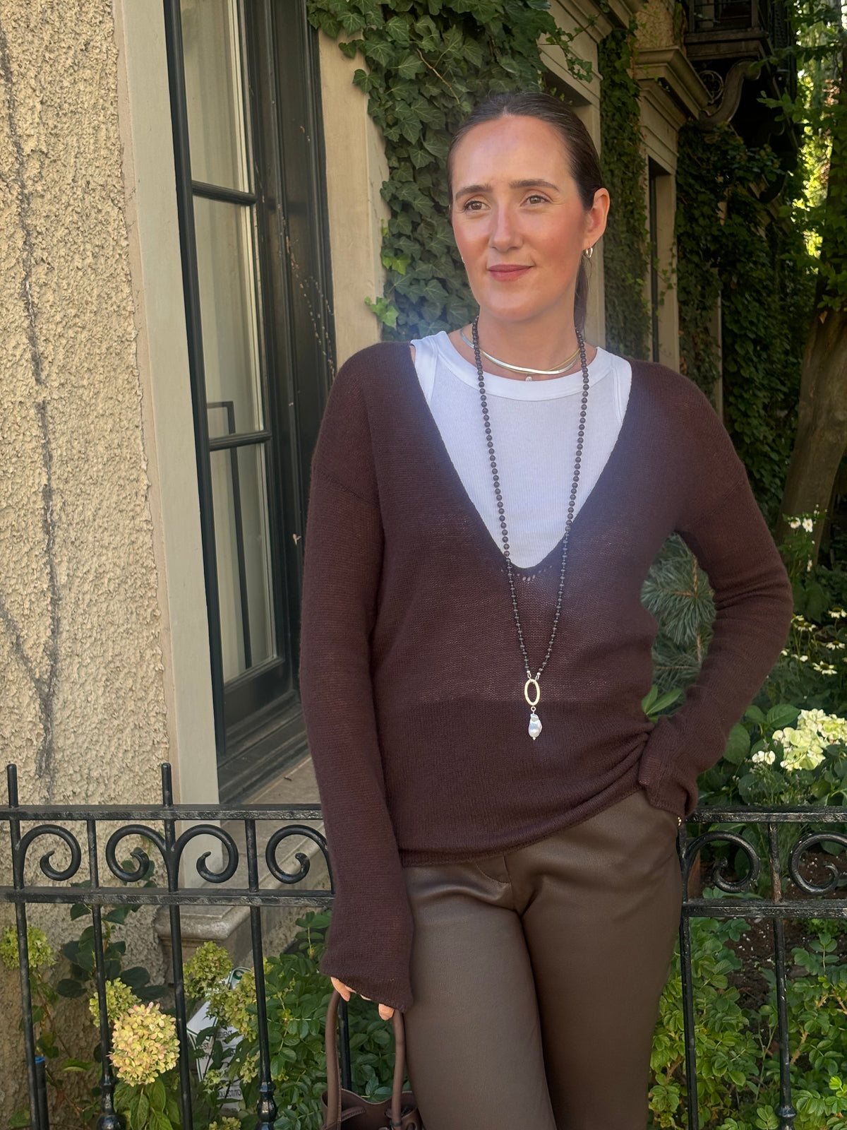 ELY ELY Jami Cashmere V-Neck Sweater | Brown