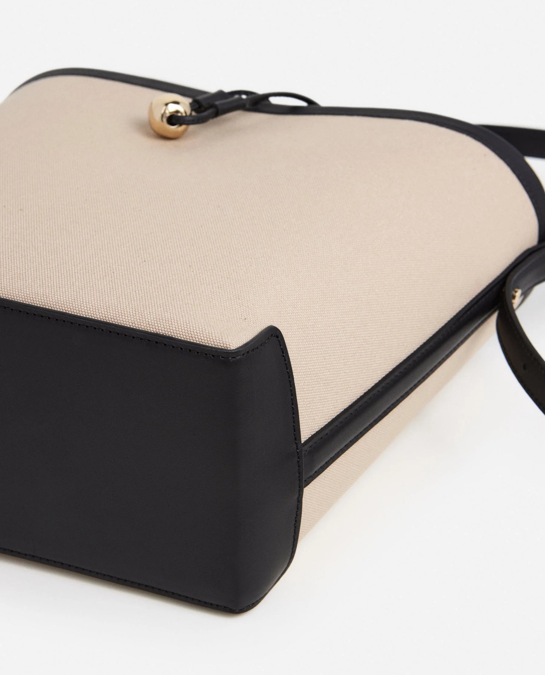 Flattered Ophelia Linen Bucket Bag