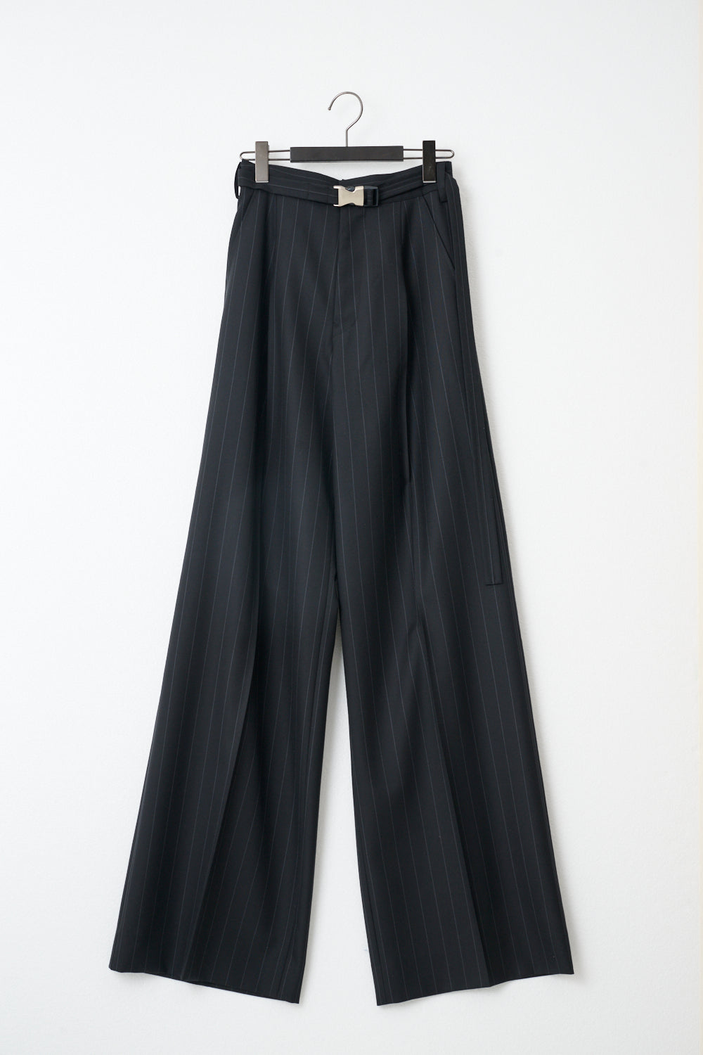 UJOH Belted Wide Pinstripe Pants | Black