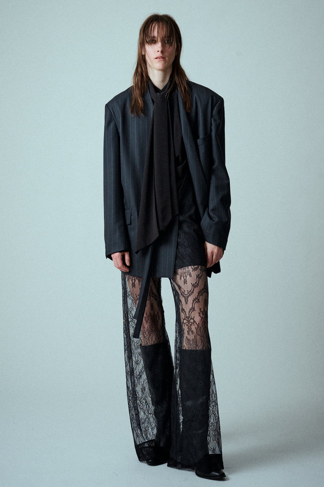 UJOH Belted Collarless Pinstripe Blazer | Black