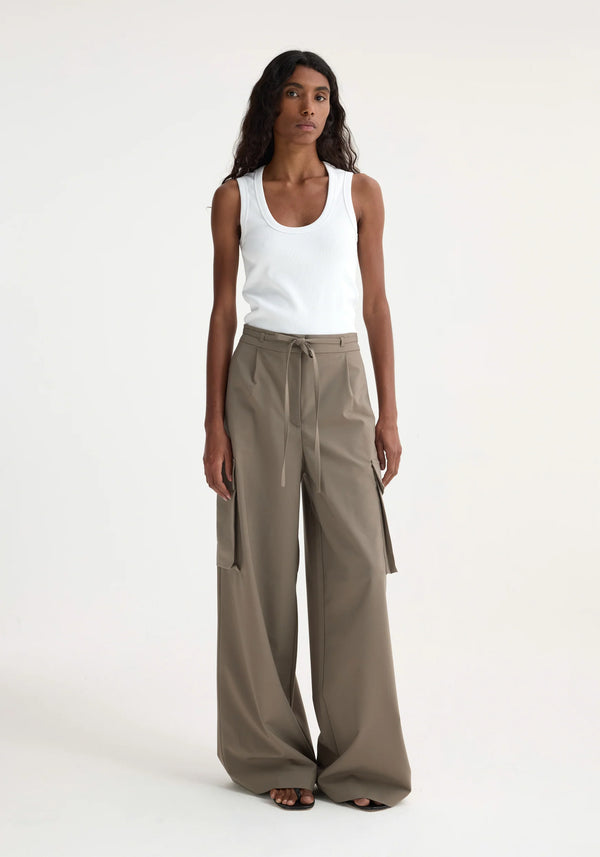 Róhe Tailored Cargo Trousers Taupe