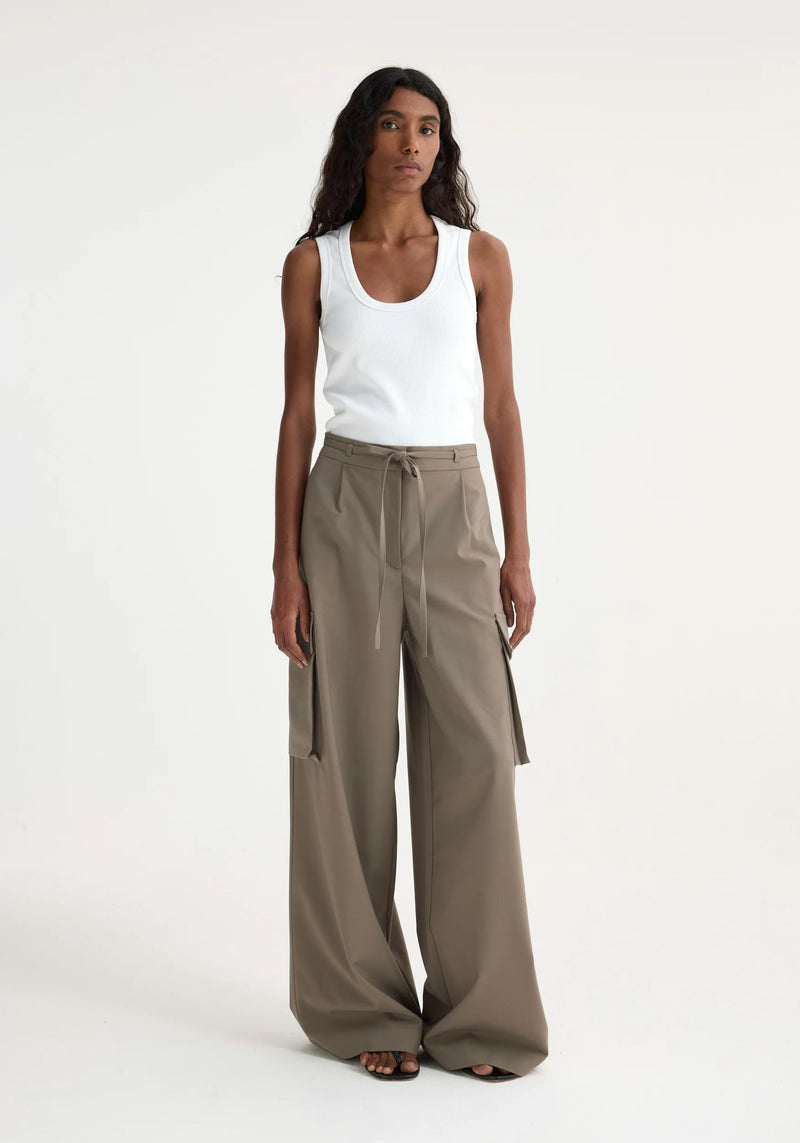 Róhe Tailored Cargo Trousers Taupe