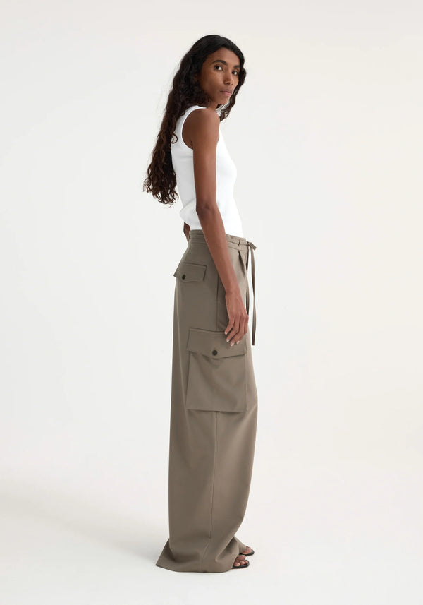 Róhe Tailored Cargo Trousers Taupe