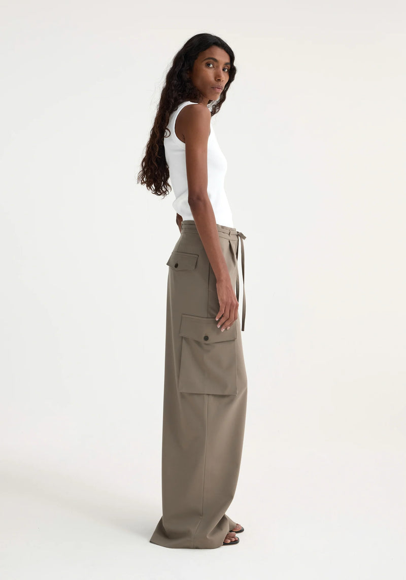 Róhe Tailored Cargo Trousers Taupe