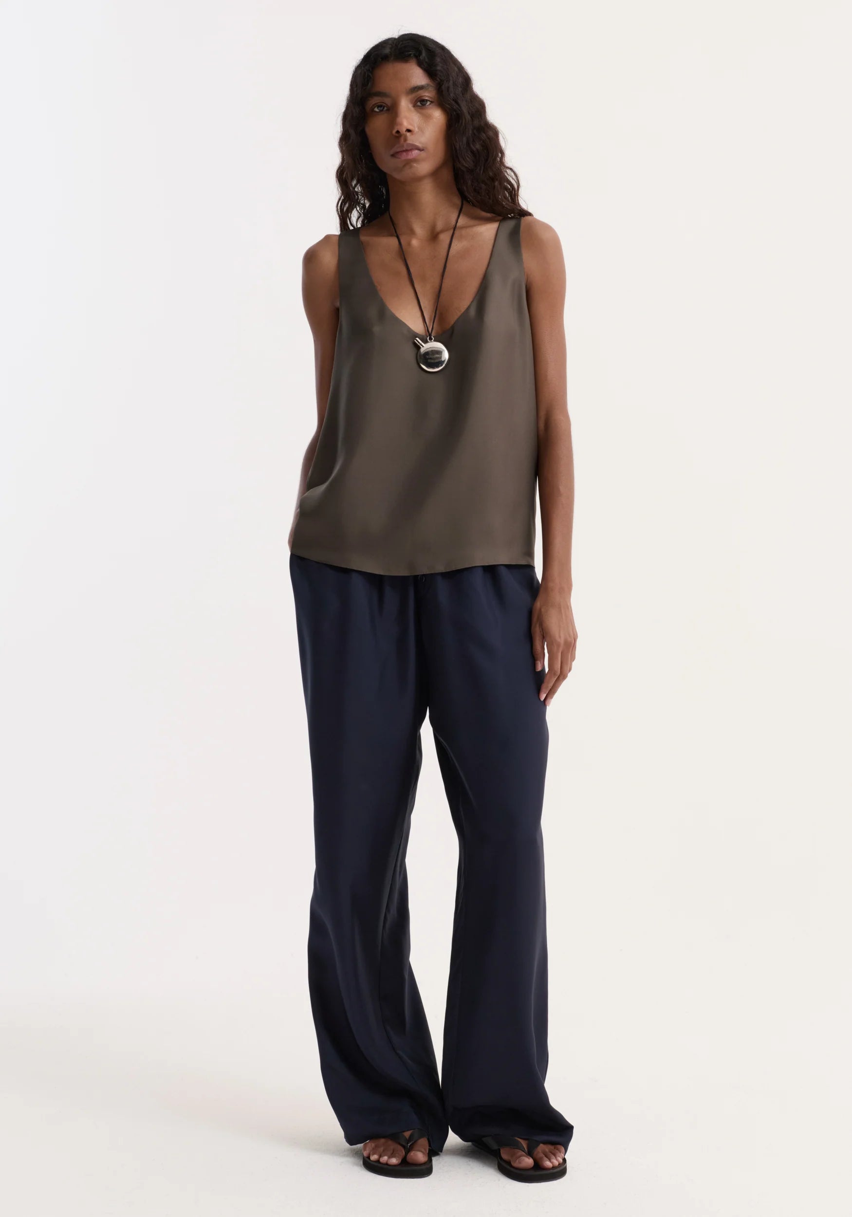 Róhe Silk Scoop Neck Top | Earth