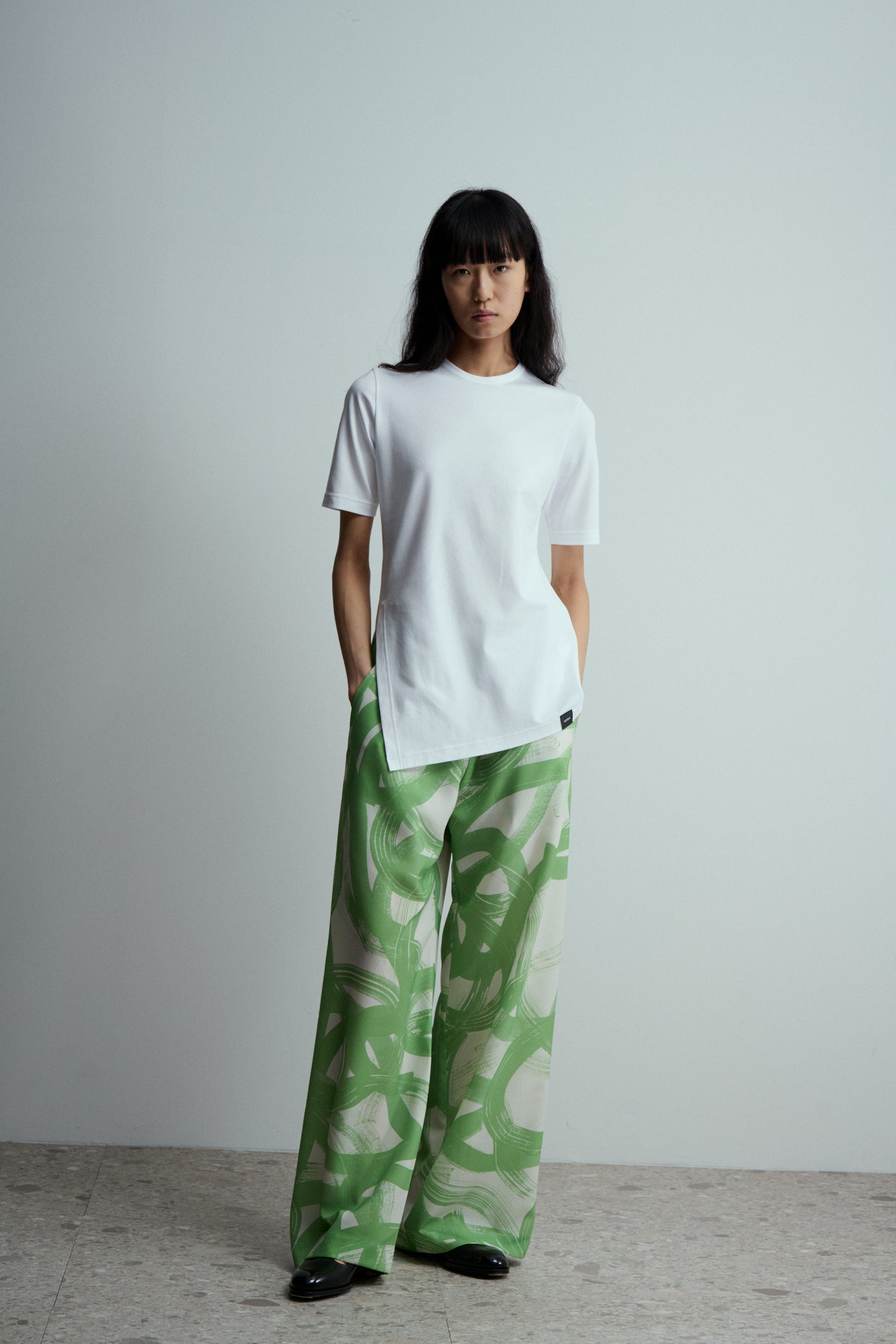 UJOH White Side Slit T-shirt