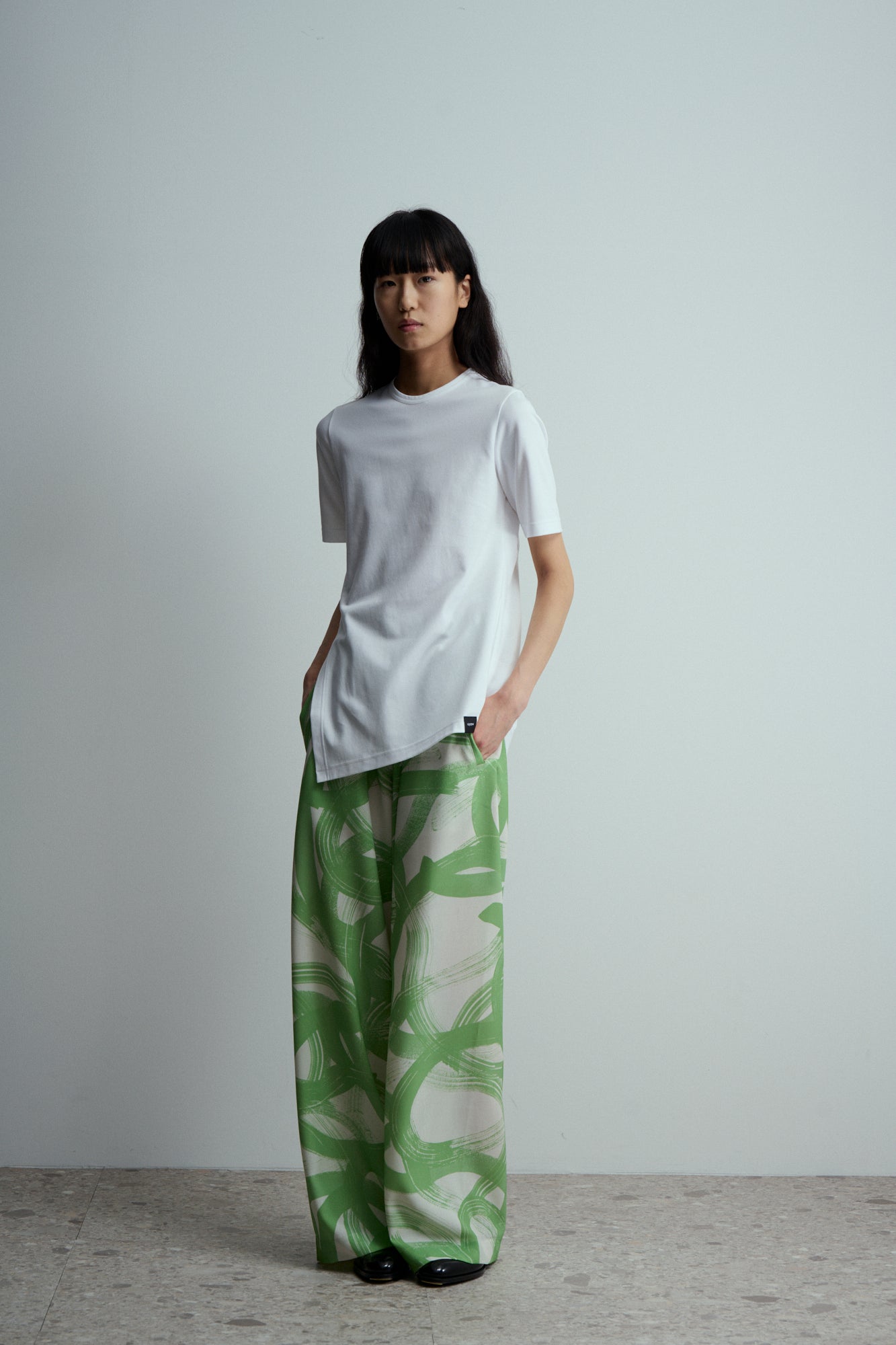 UJOH White Side Slit T-shirt